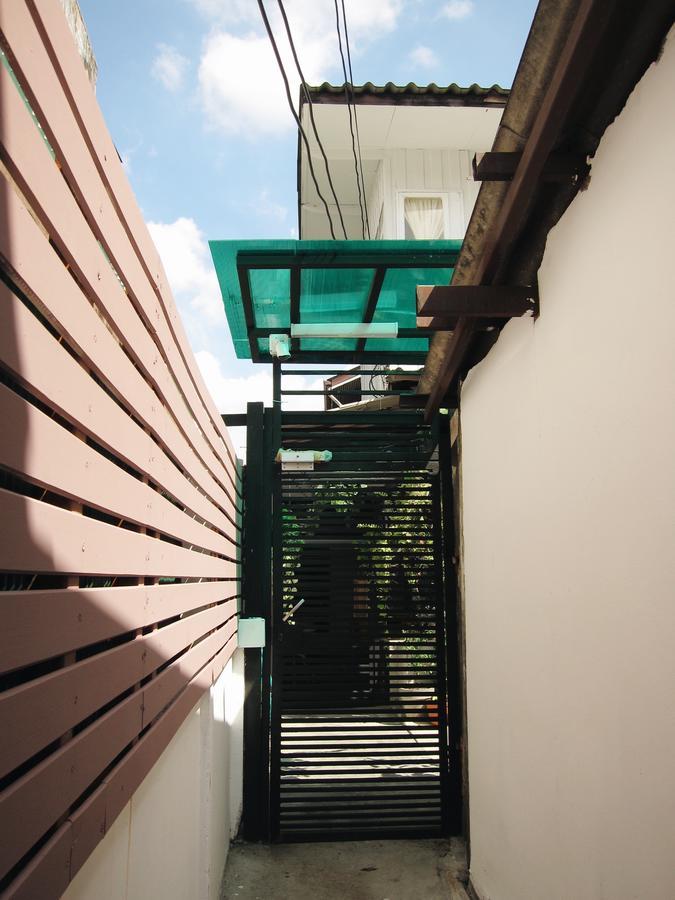 Baan Nai Trok Hostel Bangkok Exterior photo