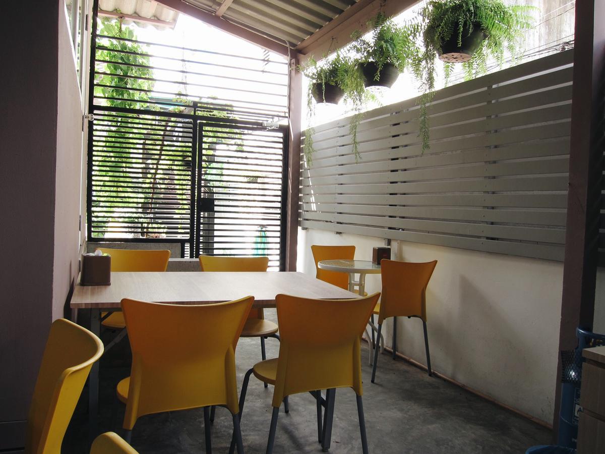 Baan Nai Trok Hostel Bangkok Exterior photo